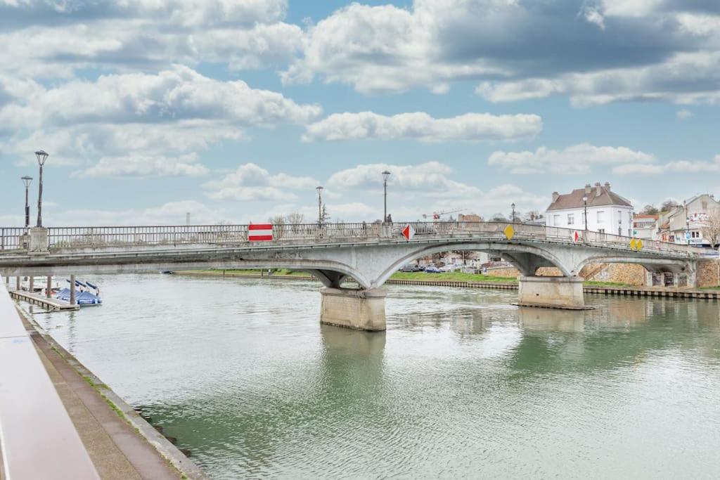 Sur Les Bords De Marne - Disneyland Paris Lagny-sur-Marne Exterior photo